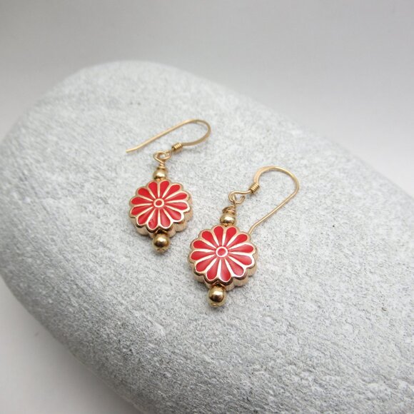 Enamel Daisy Flower earrings - Picture 4 of 8